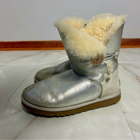 Ugg Metallic Silver Boots Women’s Size 6 - Picture 4 of 5
